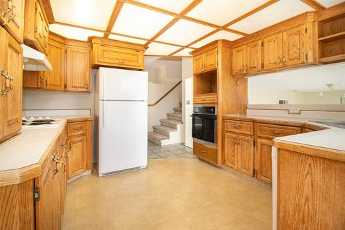 1594 Rutland Road, Kelowna, BC - Indoor Photo Showing Kitchen