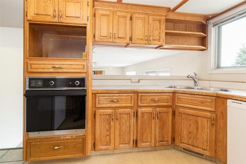 1594 Rutland Road, Kelowna, BC - Indoor Photo Showing Kitchen With Double Sink