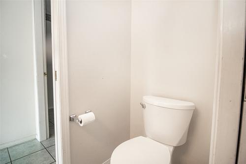 1594 Rutland Road, Kelowna, BC - Indoor Photo Showing Bathroom