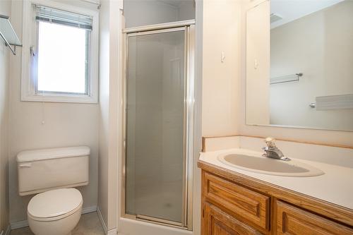 1594 Rutland Road, Kelowna, BC - Indoor Photo Showing Bathroom