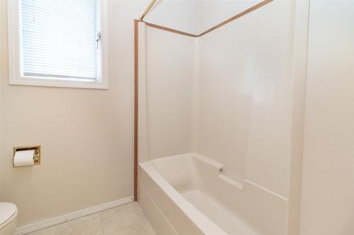 1594 Rutland Road, Kelowna, BC - Indoor Photo Showing Bathroom