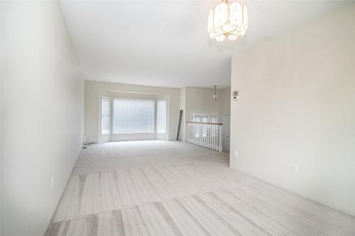 1594 Rutland Road, Kelowna, BC - Indoor Photo Showing Other Room