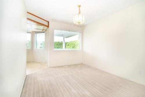 1594 Rutland Road, Kelowna, BC - Indoor Photo Showing Other Room