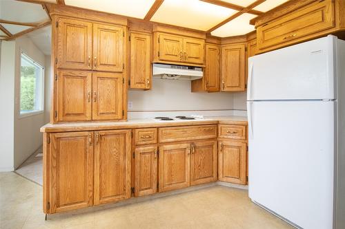 1594 Rutland Road, Kelowna, BC - Indoor Photo Showing Kitchen