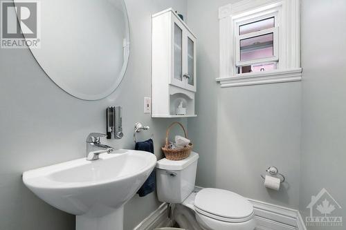 290 Lyon Street N, Ottawa, ON - Indoor Photo Showing Bathroom