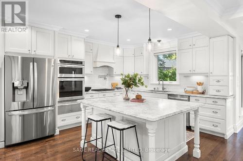 119 Burnhamthorpe Road, Toronto (Islington-City Centre West), ON - Indoor Photo Showing Kitchen With Upgraded Kitchen