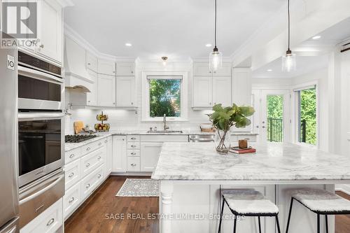 119 Burnhamthorpe Road, Toronto (Islington-City Centre West), ON - Indoor Photo Showing Kitchen With Upgraded Kitchen