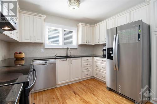 24 Sparrow Way, Ottawa, ON - Indoor Photo Showing Kitchen