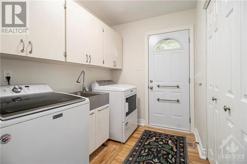 24 Sparrow Way, Ottawa, ON - Indoor Photo Showing Laundry Room