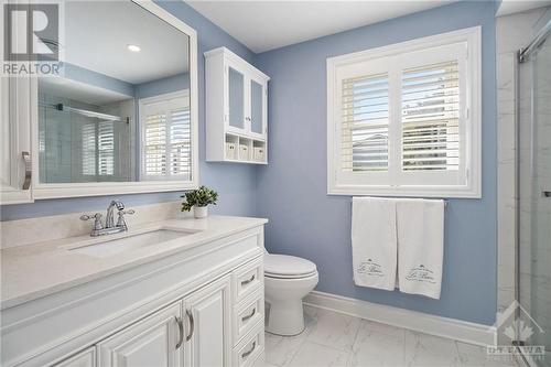 24 Sparrow Way, Ottawa, ON - Indoor Photo Showing Bathroom