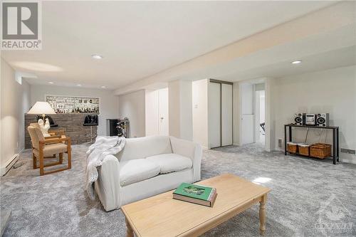 24 Sparrow Way, Ottawa, ON - Indoor Photo Showing Living Room