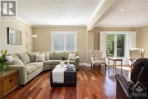 24 Sparrow Way, Ottawa, ON - Indoor Photo Showing Living Room