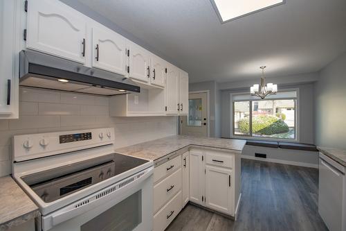 13-1400 14 Avenue, Vernon, BC - Indoor Photo Showing Kitchen