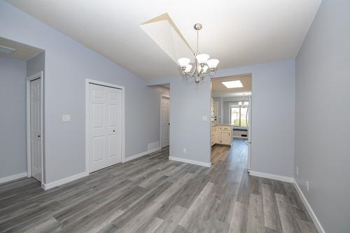 13-1400 14 Avenue, Vernon, BC - Indoor Photo Showing Other Room