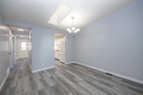 13-1400 14 Avenue, Vernon, BC - Indoor Photo Showing Other Room