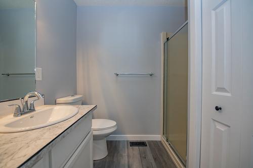 13-1400 14 Avenue, Vernon, BC - Indoor Photo Showing Bathroom