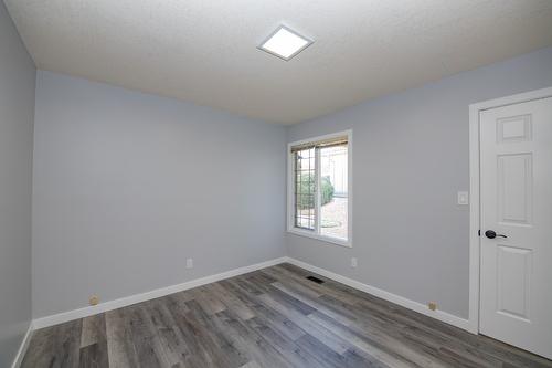 13-1400 14 Avenue, Vernon, BC - Indoor Photo Showing Other Room