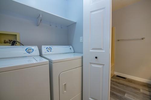 13-1400 14 Avenue, Vernon, BC - Indoor Photo Showing Laundry Room