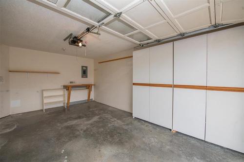 13-1400 14 Avenue, Vernon, BC - Indoor Photo Showing Garage