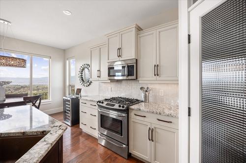 2384 Bellagio Lane, Kelowna, BC - Indoor Photo Showing Kitchen With Upgraded Kitchen