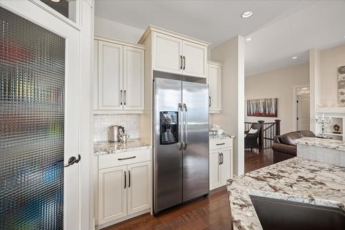 2384 Bellagio Lane, Kelowna, BC - Indoor Photo Showing Kitchen With Upgraded Kitchen