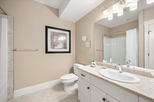 2384 Bellagio Lane, Kelowna, BC - Indoor Photo Showing Bathroom