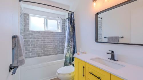 2742 Cameron Road, West Kelowna, BC - Indoor Photo Showing Bathroom