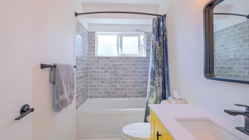 2742 Cameron Road, West Kelowna, BC - Indoor Photo Showing Bathroom