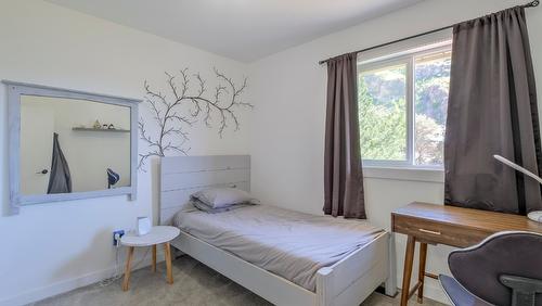 2742 Cameron Road, West Kelowna, BC - Indoor Photo Showing Bedroom