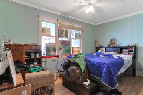 661 Christleton Avenue, Kelowna, BC - Indoor Photo Showing Bedroom