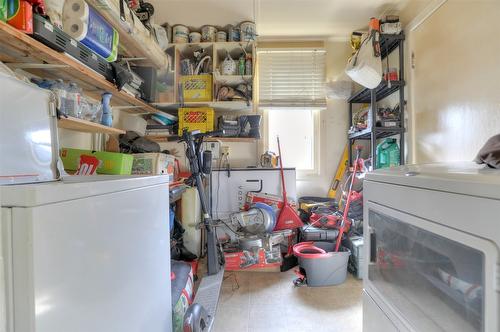 661 Christleton Avenue, Kelowna, BC - Indoor Photo Showing Laundry Room