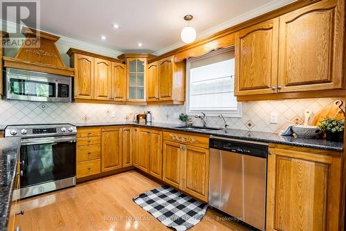 18 Denfield Road, Kawartha Lakes (Lindsay), ON - Indoor Photo Showing Kitchen