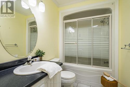 18 Denfield Road, Kawartha Lakes (Lindsay), ON - Indoor Photo Showing Bathroom