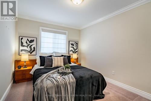 18 Denfield Road, Kawartha Lakes (Lindsay), ON - Indoor Photo Showing Bedroom