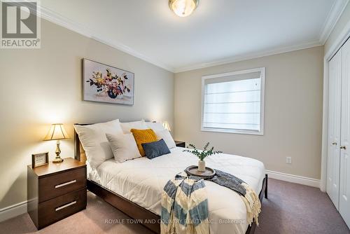 18 Denfield Road, Kawartha Lakes (Lindsay), ON - Indoor Photo Showing Bedroom