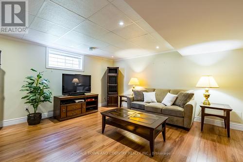 18 Denfield Road, Kawartha Lakes (Lindsay), ON - Indoor Photo Showing Living Room