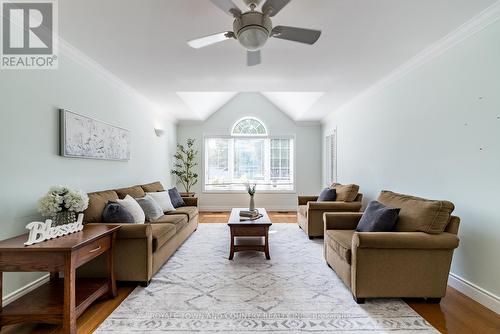 18 Denfield Road, Kawartha Lakes (Lindsay), ON - Indoor Photo Showing Living Room