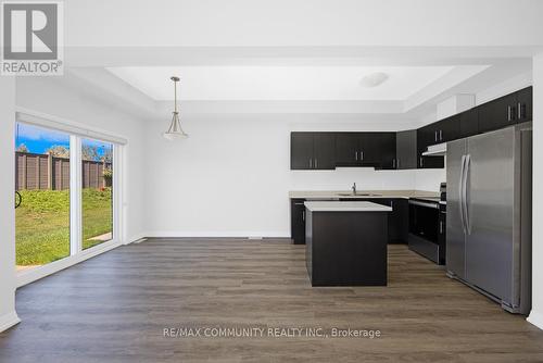 185 Bur Oak Drive, Thorold, ON - Indoor Photo Showing Kitchen With Stainless Steel Kitchen