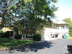 SUNROOM/SHED AT SIDE OF HOME - 