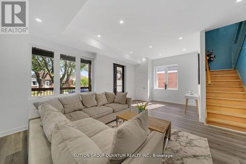 50 Bell Avenue, Hamilton, ON - Indoor Photo Showing Living Room