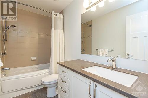 542 Langelier Avenue, Ottawa, ON - Indoor Photo Showing Bathroom