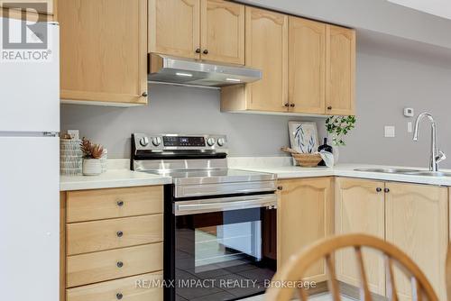 32 Kilgannon Avenue, Clarington (Courtice), ON - Indoor Photo Showing Kitchen