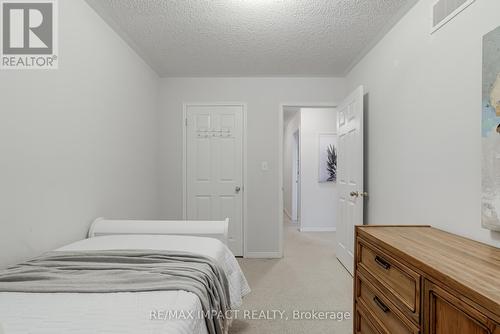 32 Kilgannon Avenue, Clarington (Courtice), ON - Indoor Photo Showing Bedroom