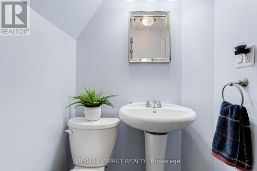 32 Kilgannon Avenue, Clarington (Courtice), ON - Indoor Photo Showing Bathroom