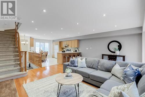 32 Kilgannon Avenue, Clarington (Courtice), ON - Indoor Photo Showing Living Room