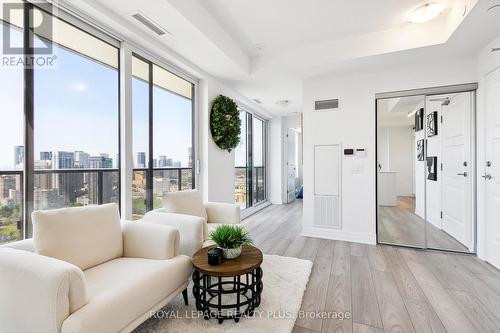 3408 - 36 Elm Drive, Mississauga, ON - Indoor Photo Showing Living Room