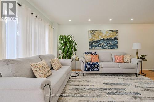 17 - 90 Cedarbrook Road, Brampton (Sandringham-Wellington), ON - Indoor Photo Showing Living Room