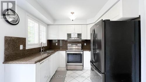 2598 Dashwood Drive, Oakville, ON - Indoor Photo Showing Kitchen With Double Sink