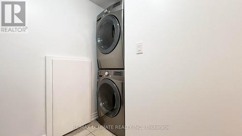 2598 Dashwood Drive, Oakville (West Oak Trails), ON - Indoor Photo Showing Laundry Room