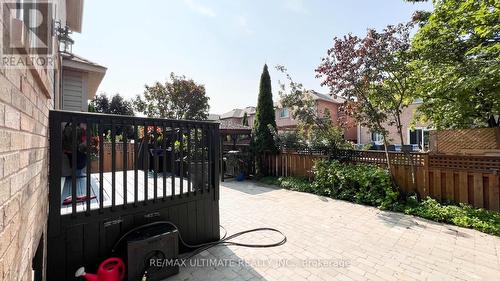 2598 Dashwood Drive, Oakville, ON - Outdoor